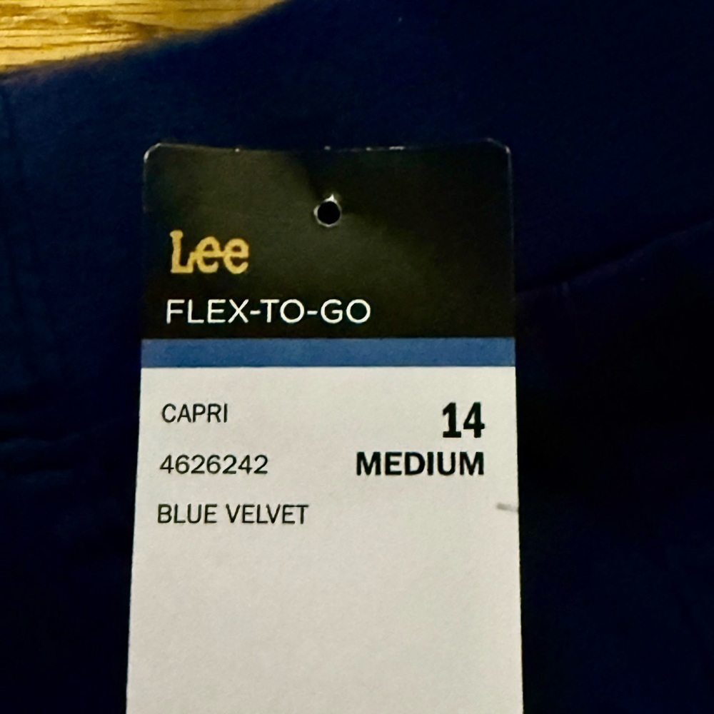 Women New Lee Relaxed Fit Mid Rise Capri Pants Size 14/M - Picture 3 of 3